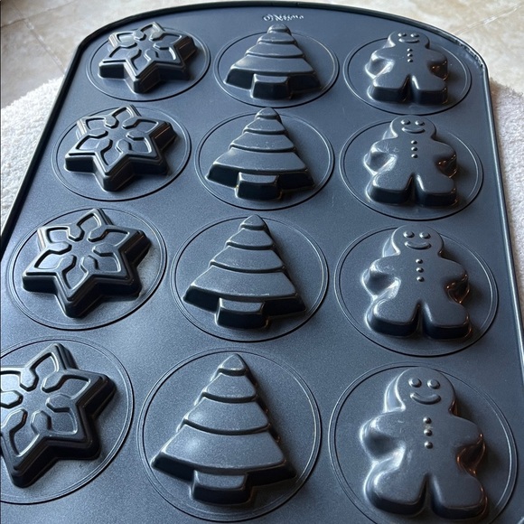 Wilton Festive Gray Cookie Mold Pan - Picture 3 of 6